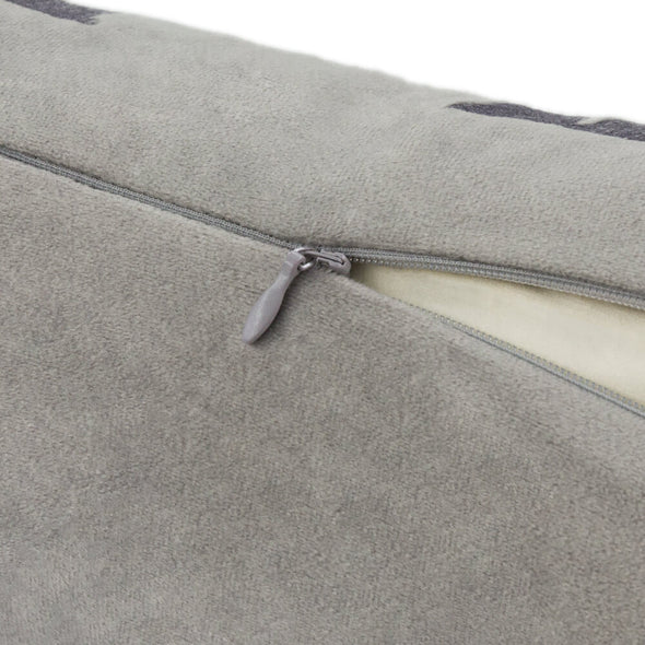 zippered-pillow