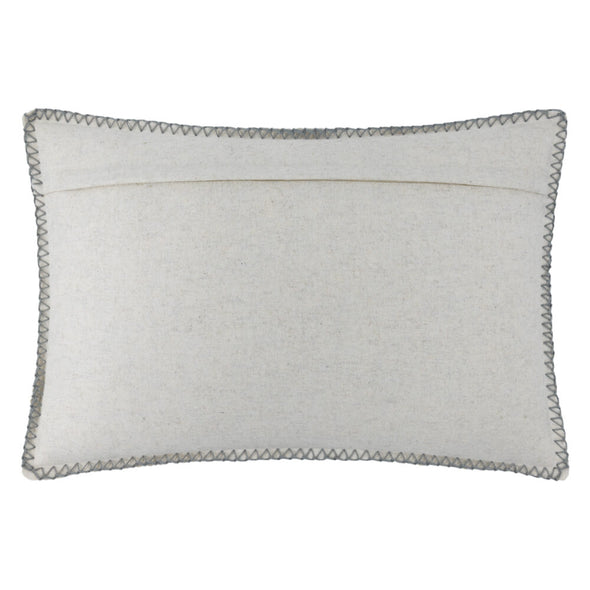 plain-blanket-stitch-around-pillow-case