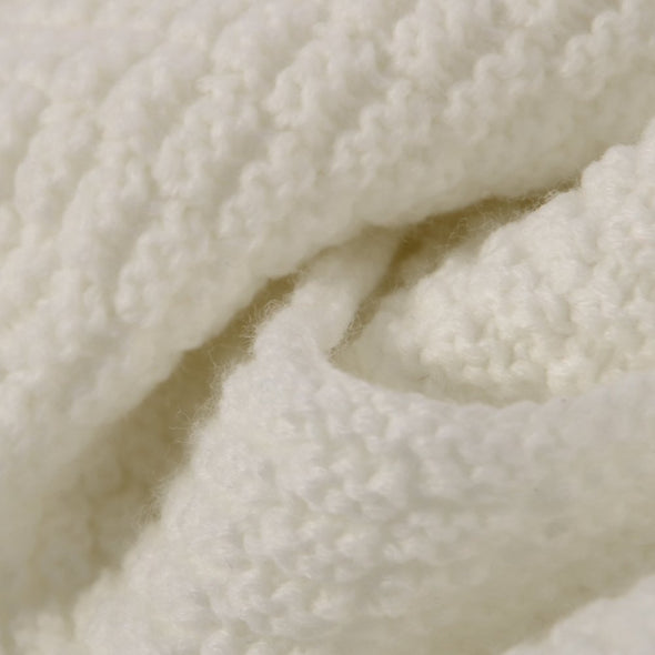 White pompon knitting blanket