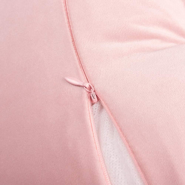 pink-velvet-pillow