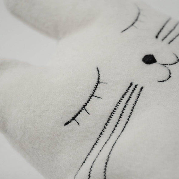 embroidered-cat 