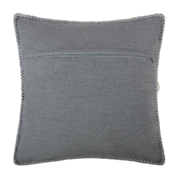 blanket-stitch-around-pillow-case