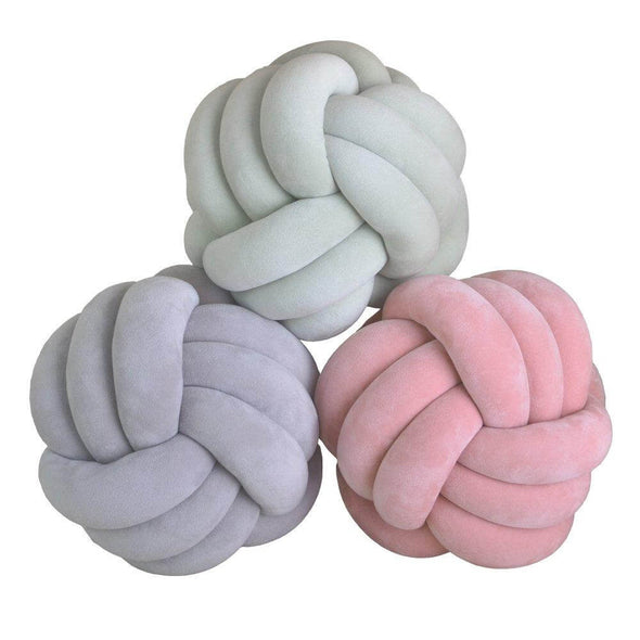 handmade-round-decorative-knot pillow