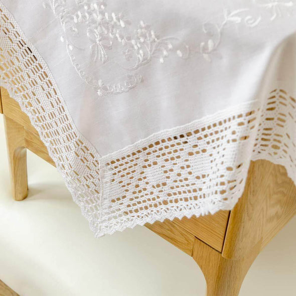 white-square-table-cover-with-lace-edge