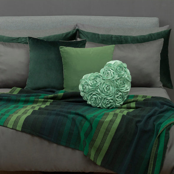 decorative-throw-pillow-sets-for-bed