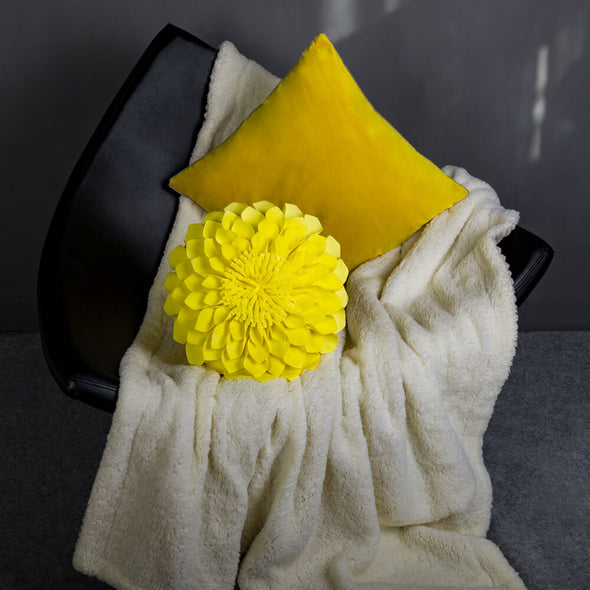 yellow-and-gold-bed-pillows