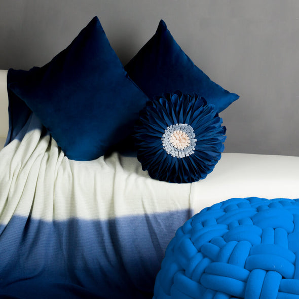 sofa-decorative-navy-throw-pillows