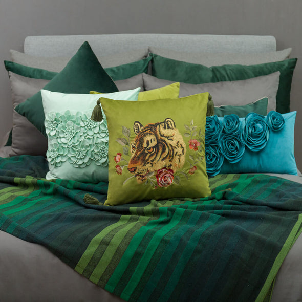 decorative-throw-pillows-for-bed