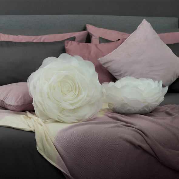 bed-decorative-flower-throw-pillow